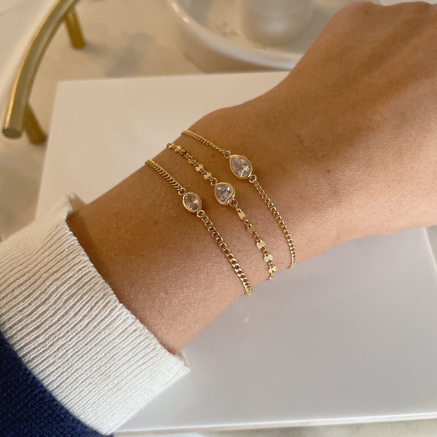 14KGF Solitaire CZ Bracelet: Minimalist Curb Chain Charm